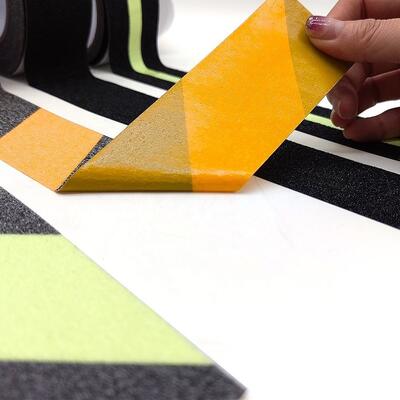 Solution de protection pour passerelles industrielles antidérapantes, ruban de sol à forte adhérence